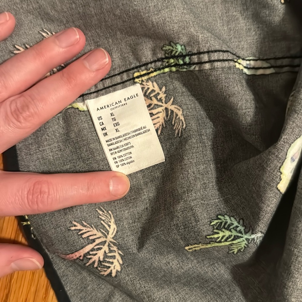 American Eagle Skulls Palm Trees Short Sleeve Button Down Shirt - Picture 6 of 7